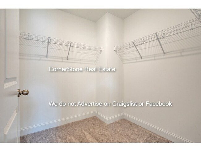 Building Photo - 124 Nairn St