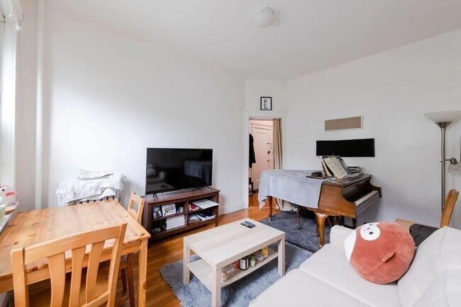 Building Photo - 39 Glenville Ave