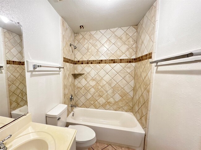 Building Photo - 2110 Turner Dr