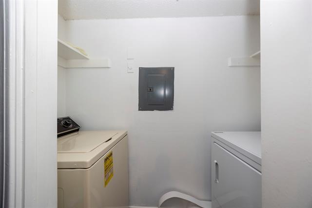Building Photo - 18333 Roehampton Dr