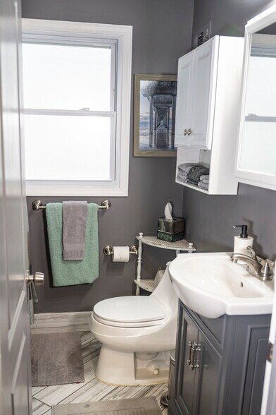 Building Photo - 1604 Kraft St