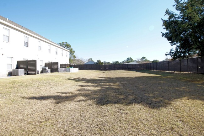 Building Photo - Great Location in Fort Walton Beach Near B...