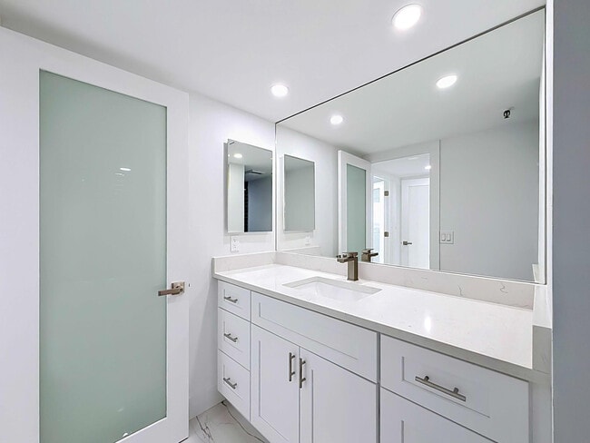 Building Photo - 2480 Presidential Way