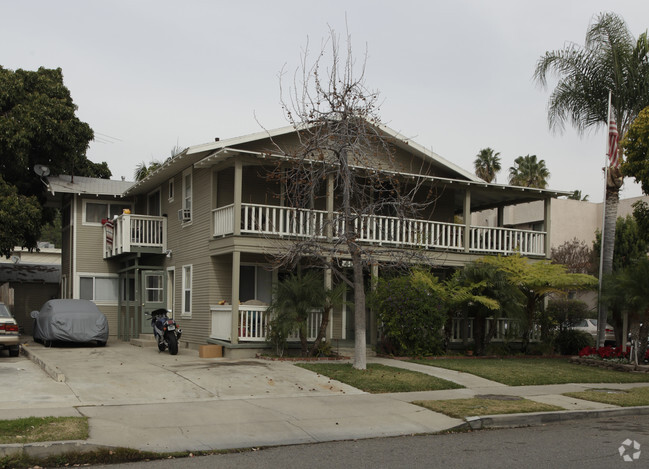 Primary Photo - Jerome's Amerige Flats