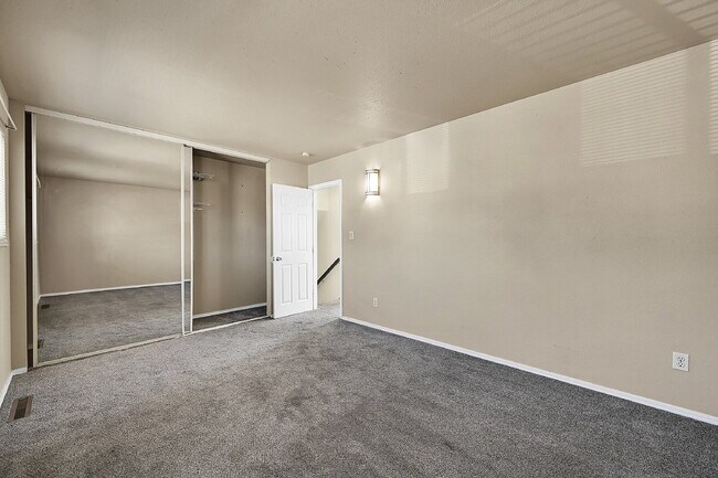 Building Photo - $1,900.00, 3-bed, 2-bath located in Colora...