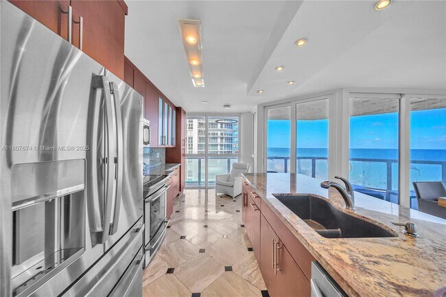 Building Photo - 16425 Collins Ave