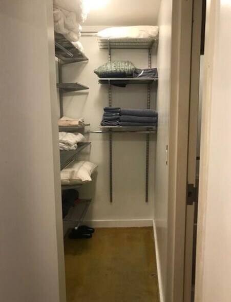 Building Photo - 640 Glen Iris Dr NE