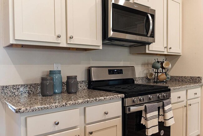 Building Photo - 1087 Sennema Cir