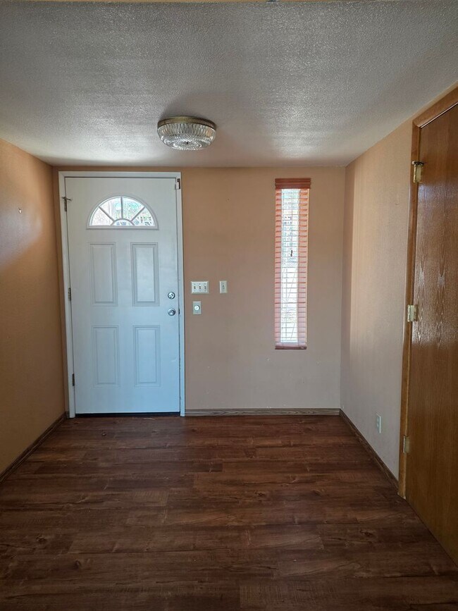 Building Photo - One of Kind 3 bed/2.5 bath home with 3 car attached garage located in BHC.