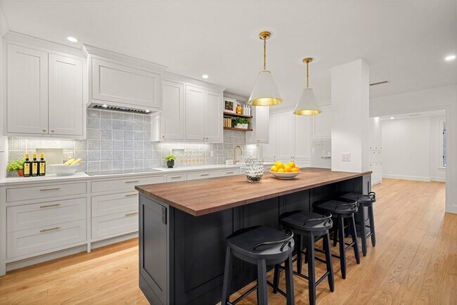 Building Photo - 130 Mt Auburn St