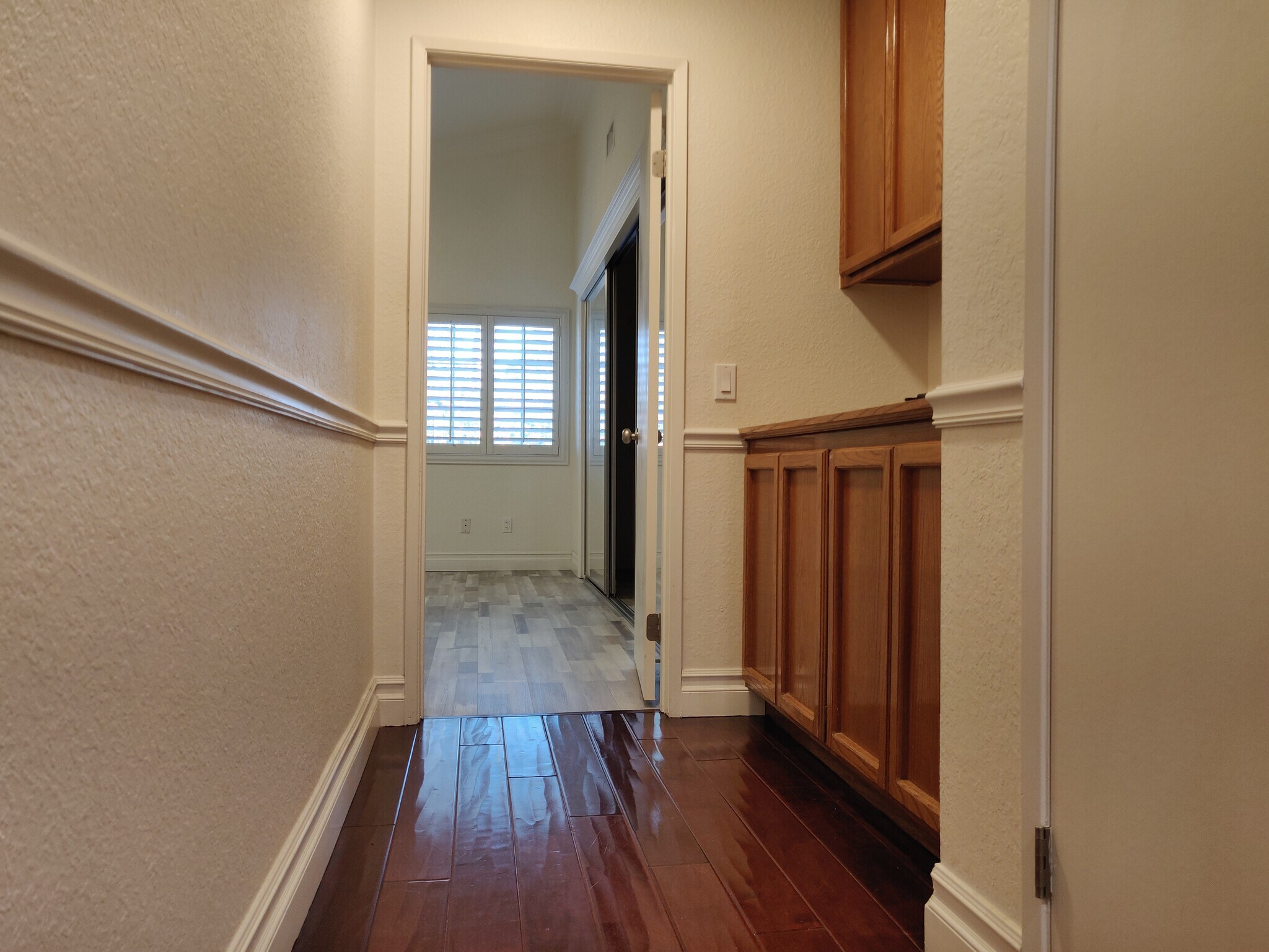 Hallway_2 - 3124 Oakview Ln