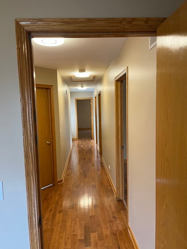 Building Photo - 934 Winnetka Terrace