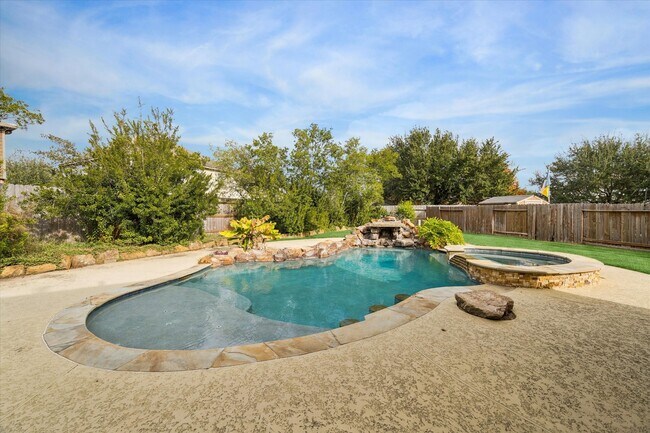 Building Photo - 15326 Knotty Chestnut St