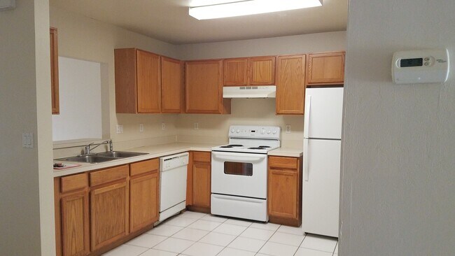 Building Photo - Duplex 3/2 w/ Garage