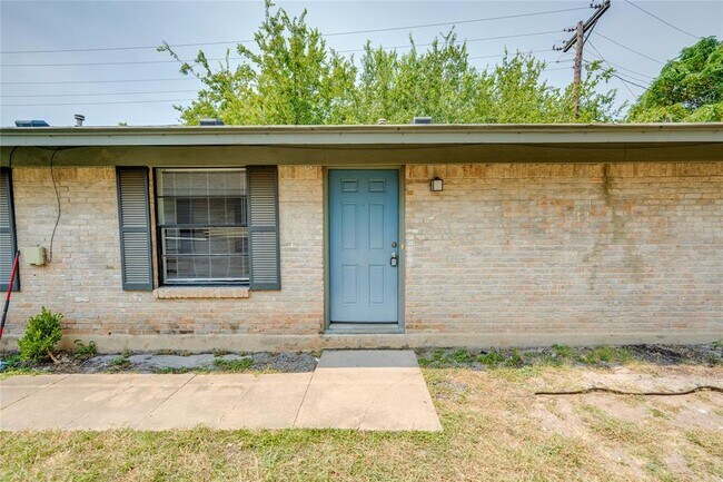 Building Photo - 838 N Meadows Dr
