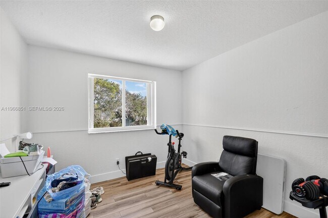 Building Photo - 9041 Silver Glen Way