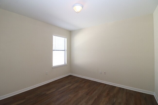 Building Photo - Easy Living 3/2/2