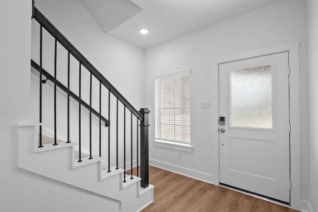Building Photo - 31915 Splendor Dr