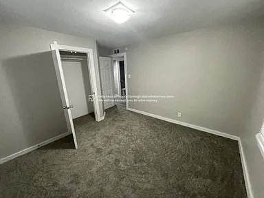 Building Photo - 1423 E Resthaven Rd