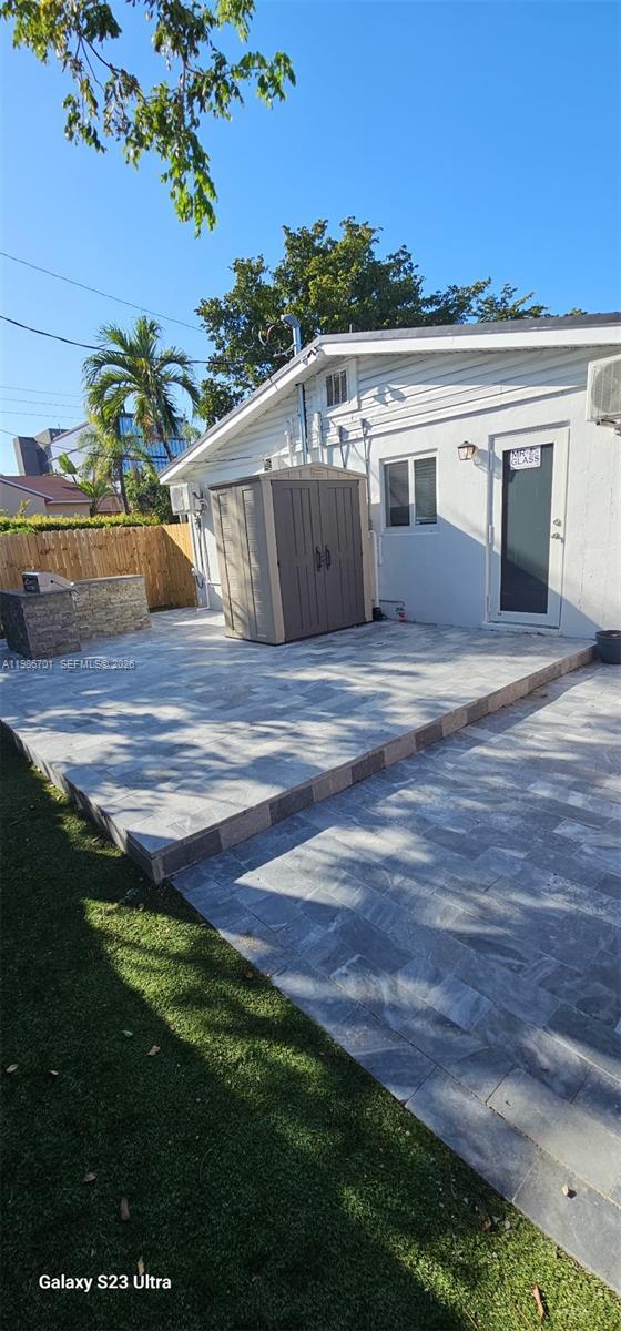 Building Photo - 622 NE 6th St