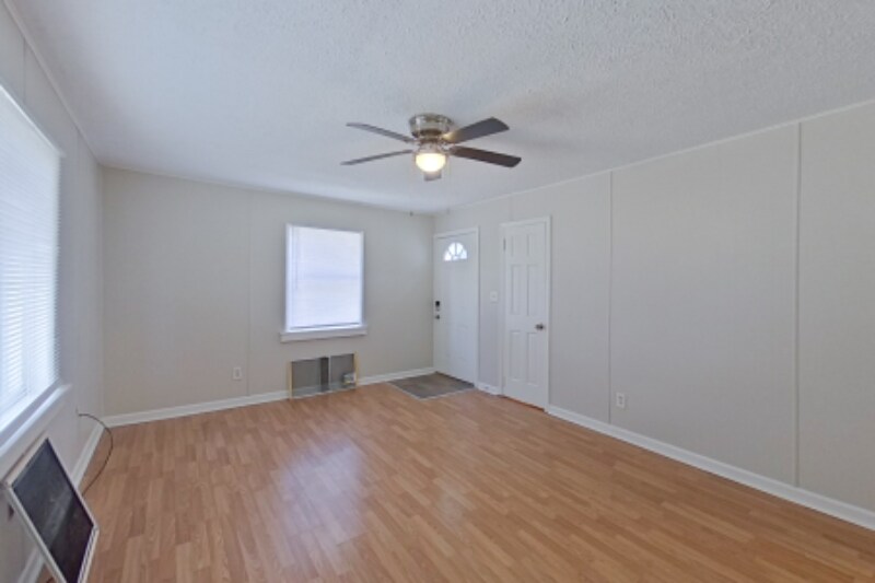 Building Photo - 671-673-673 S Wheatland Ave