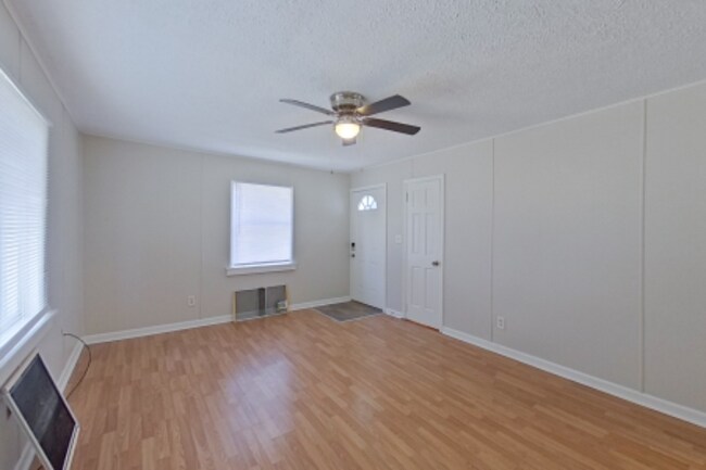 Building Photo - 671-673-673 S Wheatland Ave