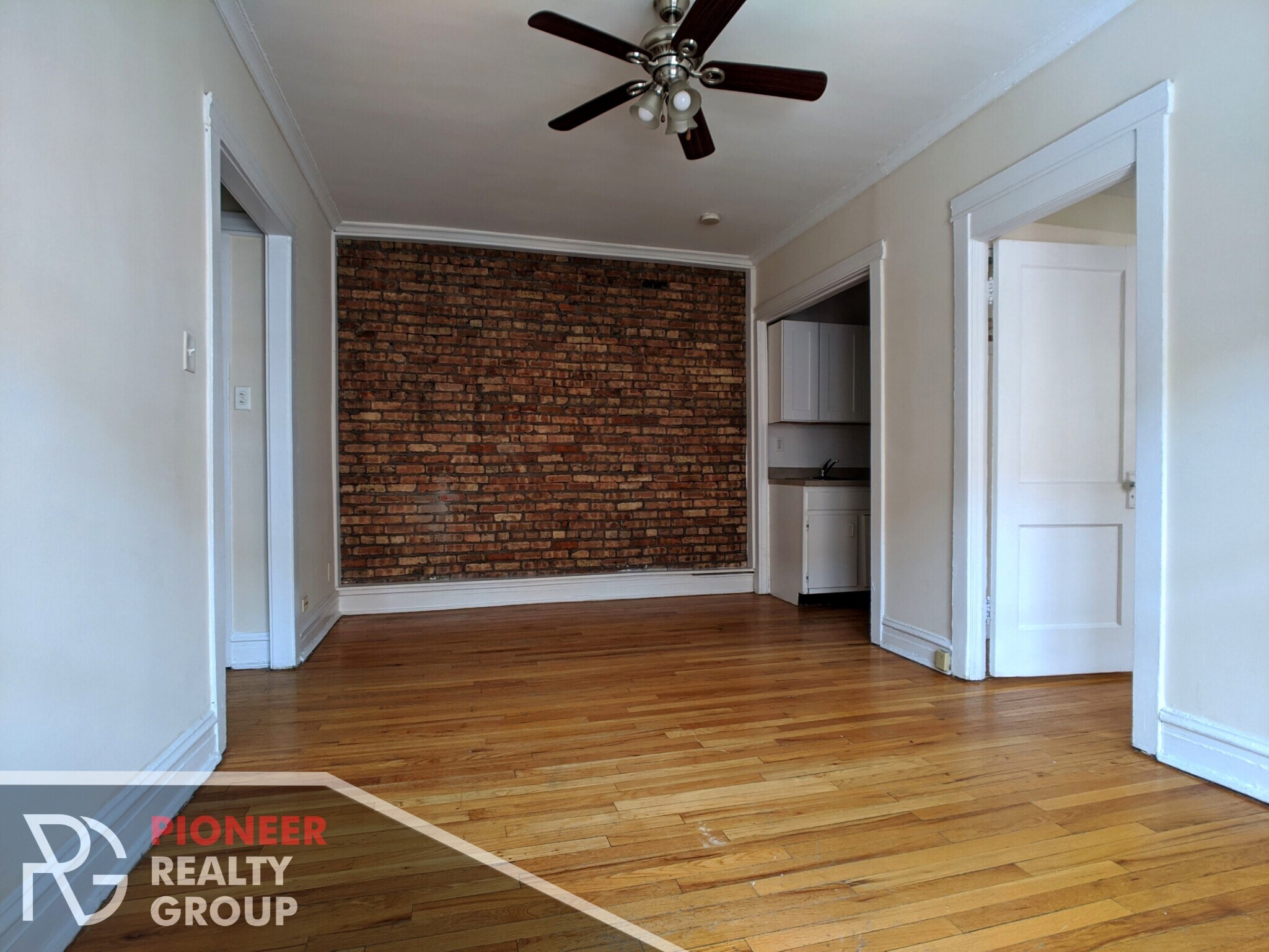 Building Photo - 953 W Cornelia Ave