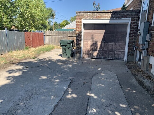 Building Photo - Nice 3 Bedroom 1 Bath