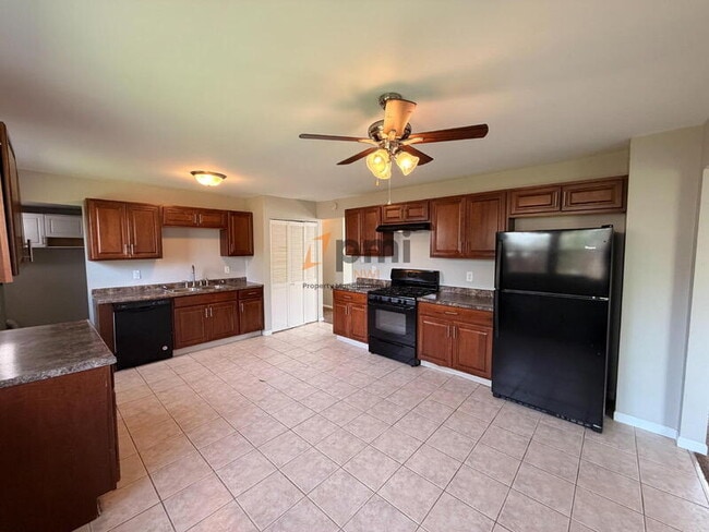 Building Photo - 365 Raven Ct