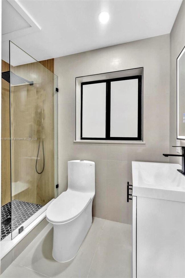 Building Photo - 1123 NE 1st Ave.