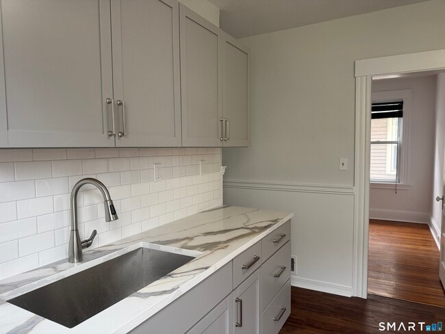 Building Photo - 44 Churchill St