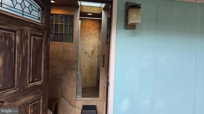 Building Photo - 36 Shore Dr