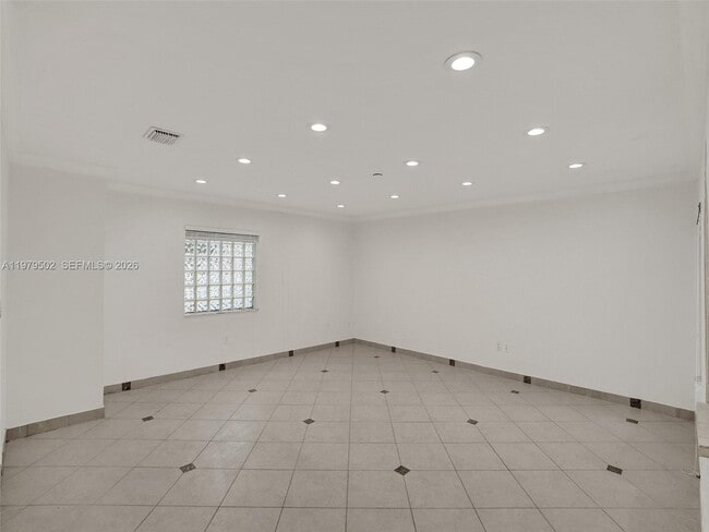 Building Photo - 3745 Piccadilly St