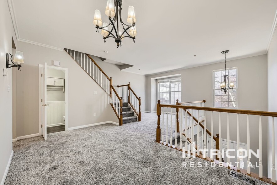 Building Photo - 8015 Apple Valley Dr