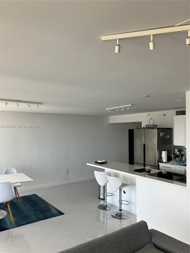 Building Photo - 555 NE 15th St