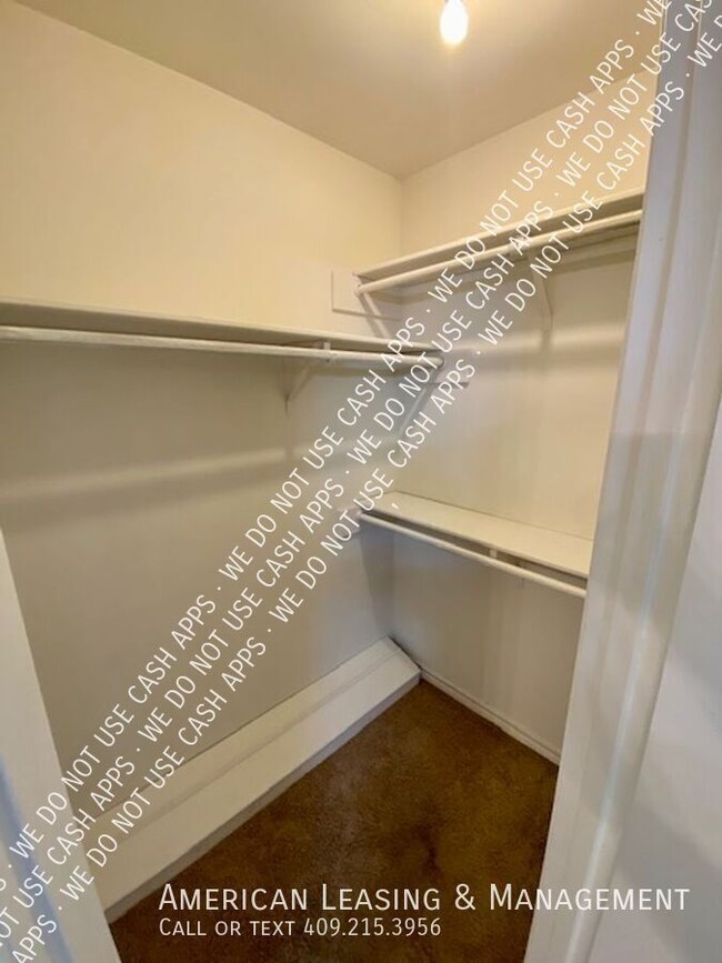Building Photo - 8 La Costa Cir