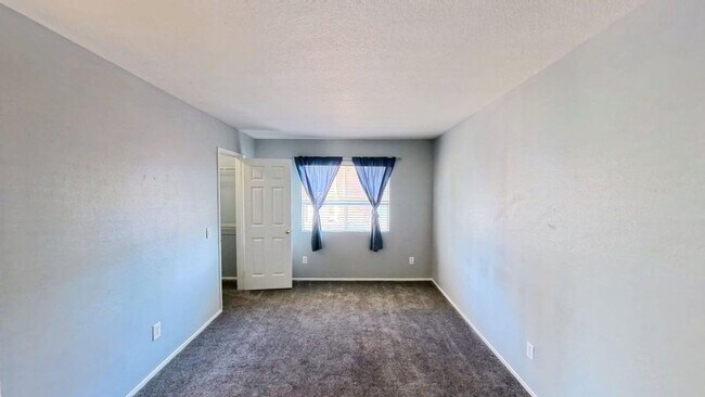 Building Photo - 526 Wrightwood Rd