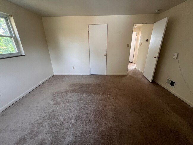 Building Photo - 1121 Clippert St