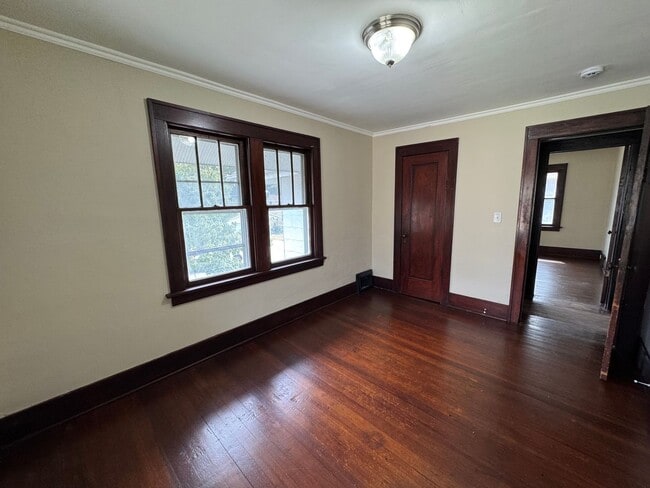 Building Photo - 4 bedroom 1.5 bath Home in Moline