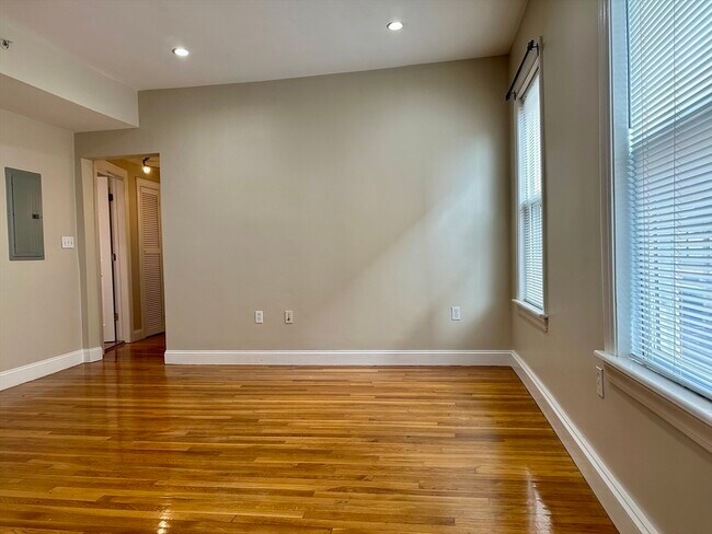 Building Photo - 22 Sewall St