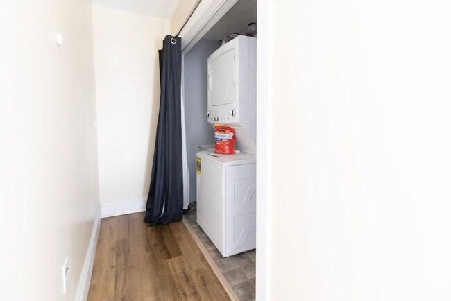 Building Photo - 1501 E 105th St