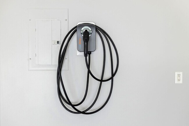 Building Photo - 1588 N Desoto Pl