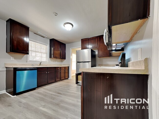Building Photo - 401 Barbashela Dr