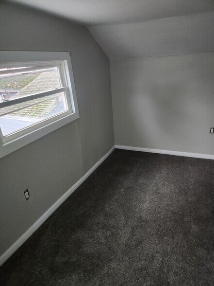 Building Photo - 118 E Cayuga St