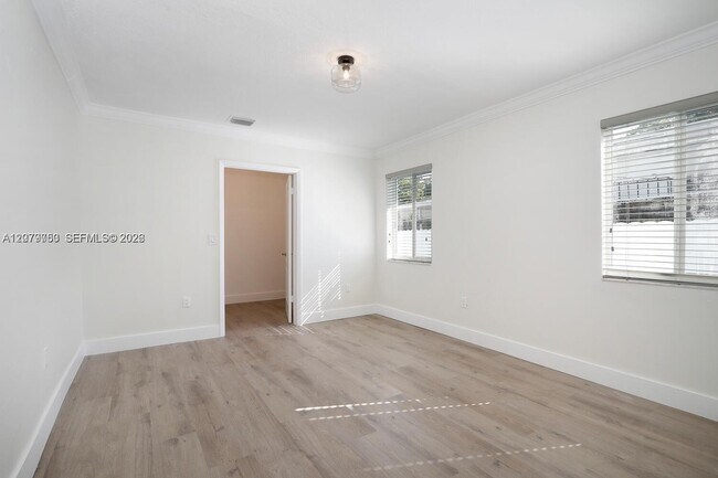 Building Photo - 3509 SW 23rd Terrace
