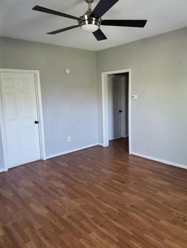 Building Photo - 529 Katonah Ave