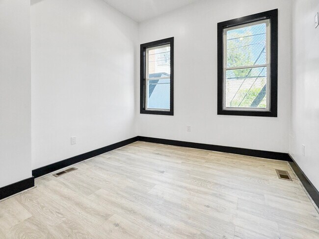 Building Photo - 2325 Reisterstown Rd