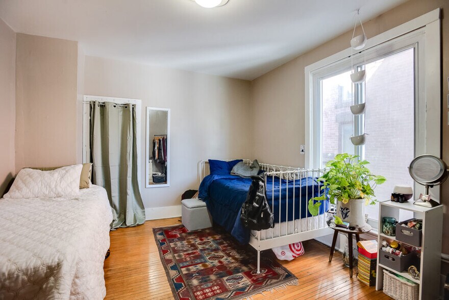 Building Photo - 425 12th Ave SE