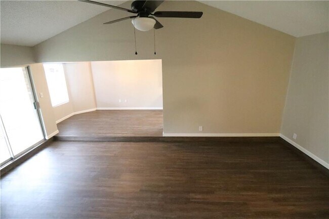 Building Photo - 5813 Crest Willow Dr