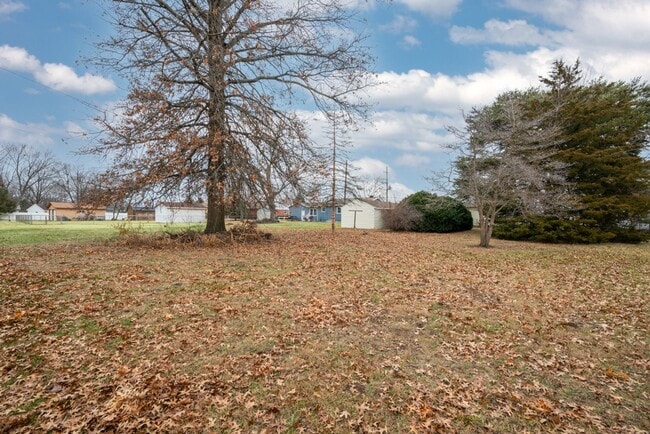 Building Photo - North Side Gem – 2-Bedroom with Garage & C...